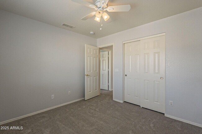 Building Photo - 927 W Azalea Pl