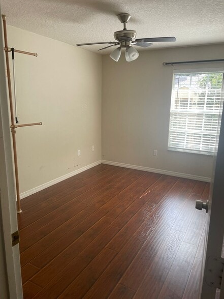 Side room $745 - 3650 Oakdale Cir