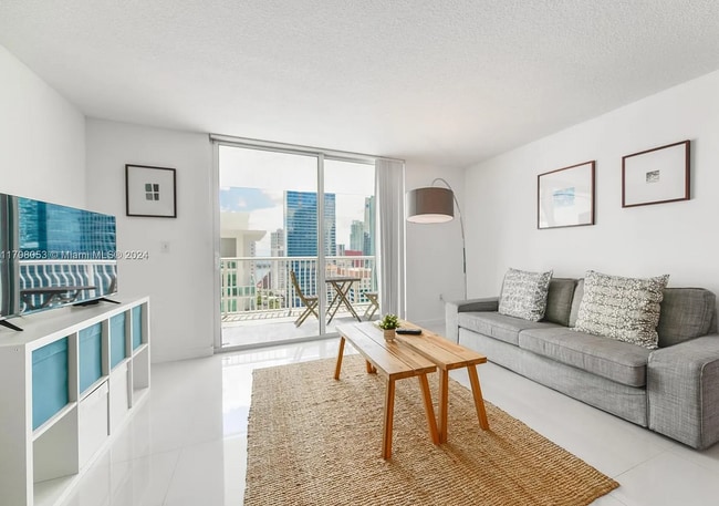Building Photo - 1200 Brickell Bay Dr