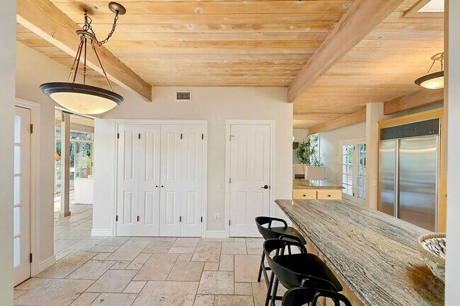 Building Photo - 6241 Frondosa Dr