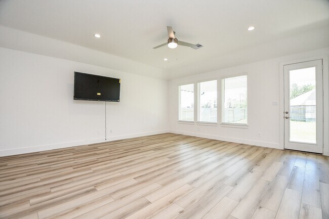 Building Photo - 215 Springfield Terrace Dr