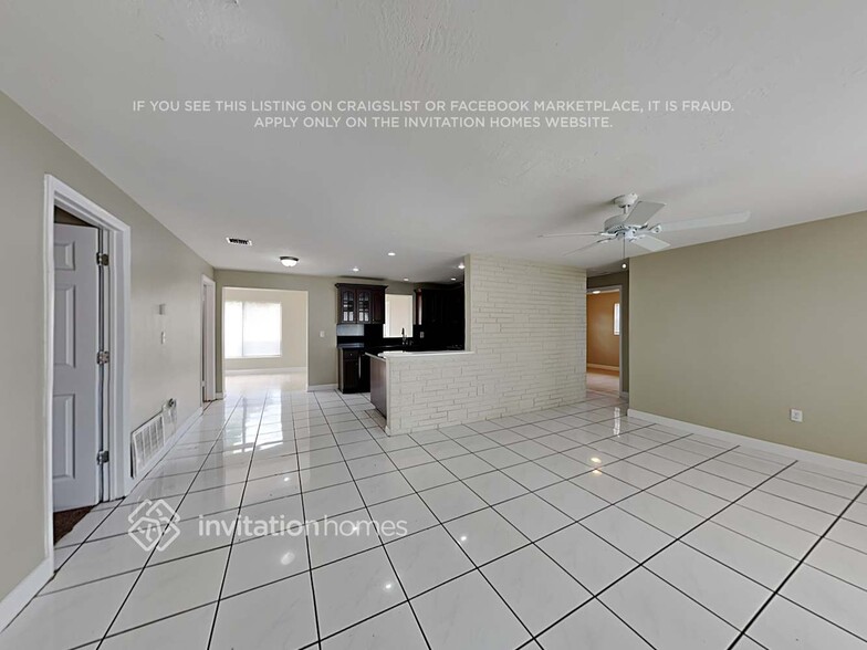 Building Photo - 2401 Jamaica Dr