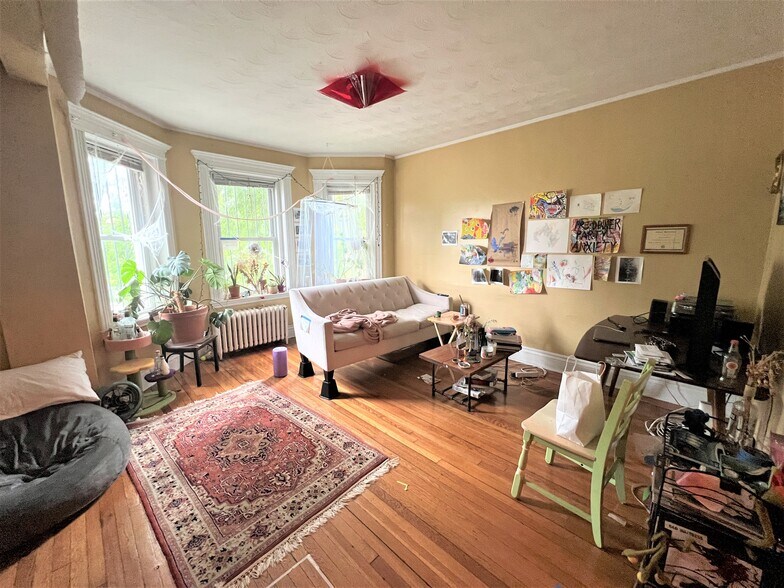 Primary Photo - 1721 Commonwealth Ave