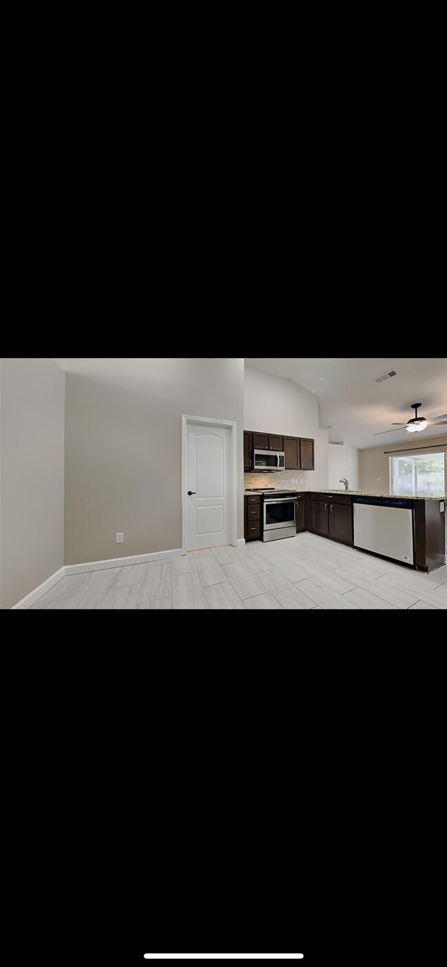 Building Photo - 30831 Midtown Ct