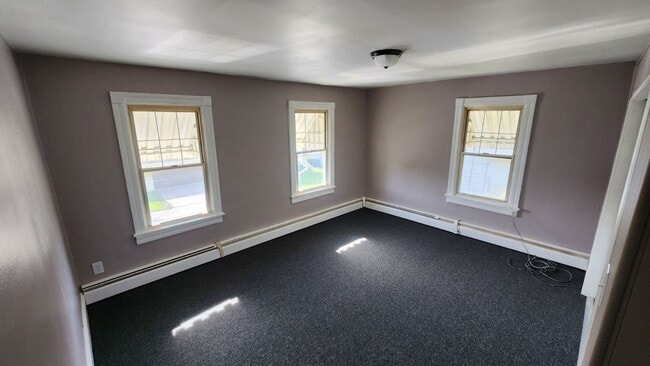 Building Photo - 3 bedroom 1 bathroom