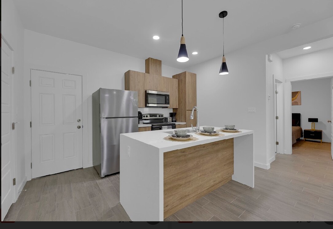 Building Photo - 1400 W Platinum Dr