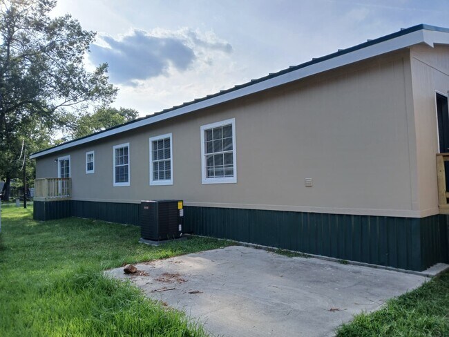Building Photo - 15641 Deer Glen Ln