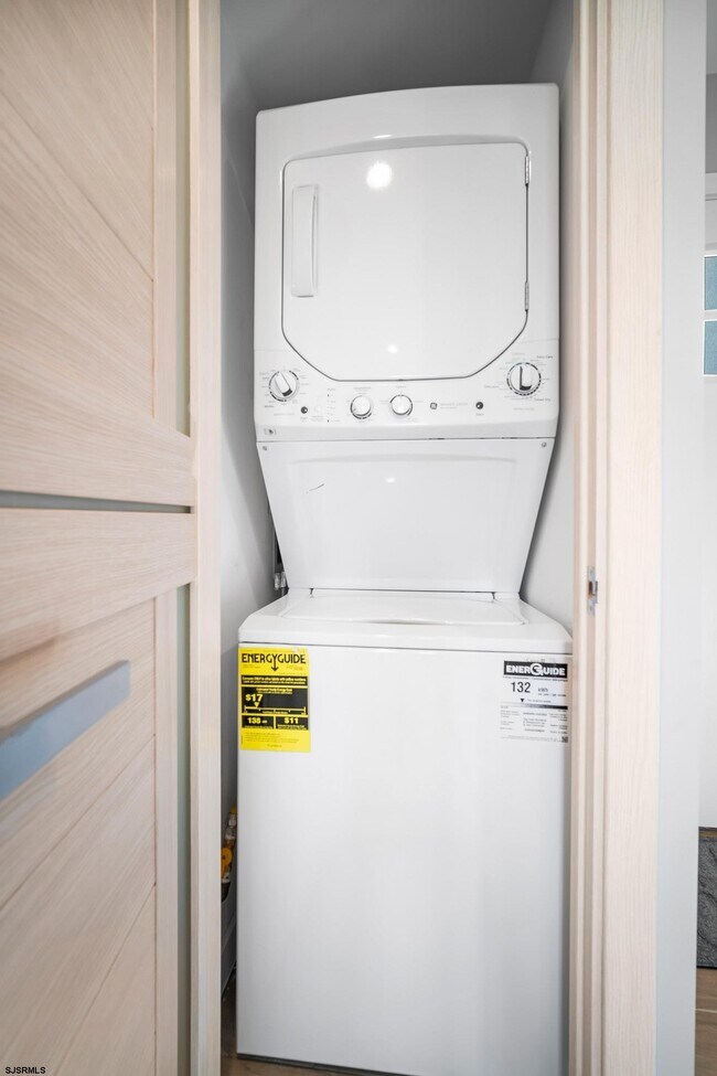 Building Photo - 21 N Albany Ave