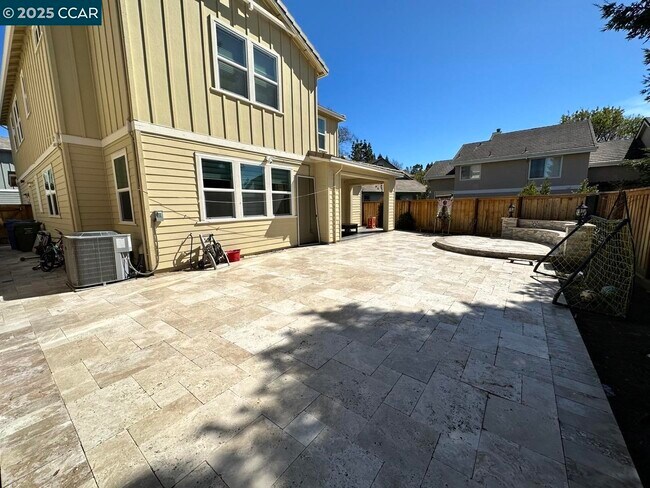 Building Photo - 110 Julia Lp