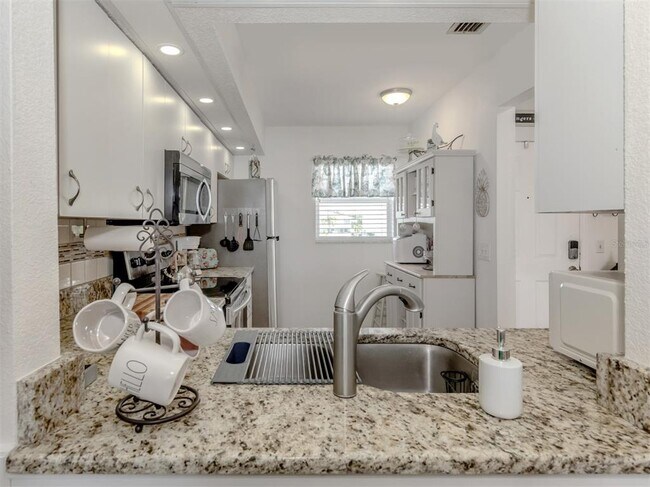 Building Photo - 26333 Nadir Rd