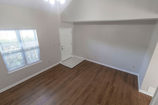 Building Photo - 212-214 Nikki Way