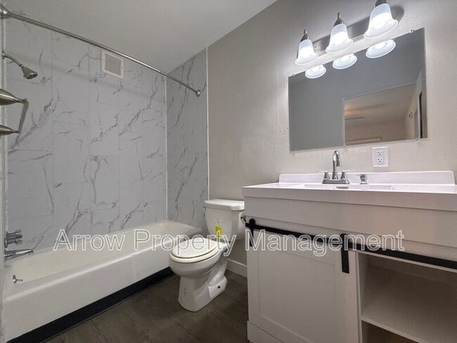 Building Photo - 1416 Oakland Rd NE