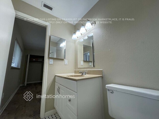 Building Photo - 3816 Southview Dr