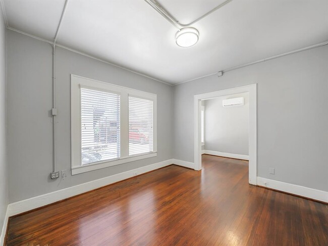 Building Photo - 2411 Dunlavy St