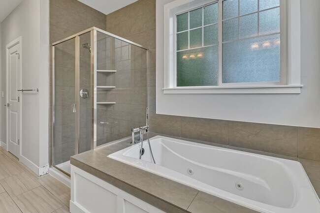 Building Photo - Sophisticated and Luxurious