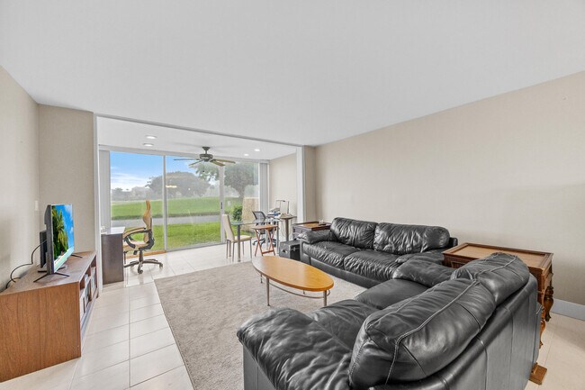 Building Photo - 4539 Luxemburg Ct