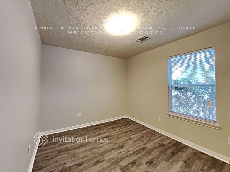 Building Photo - 16355 Long Valley Ct