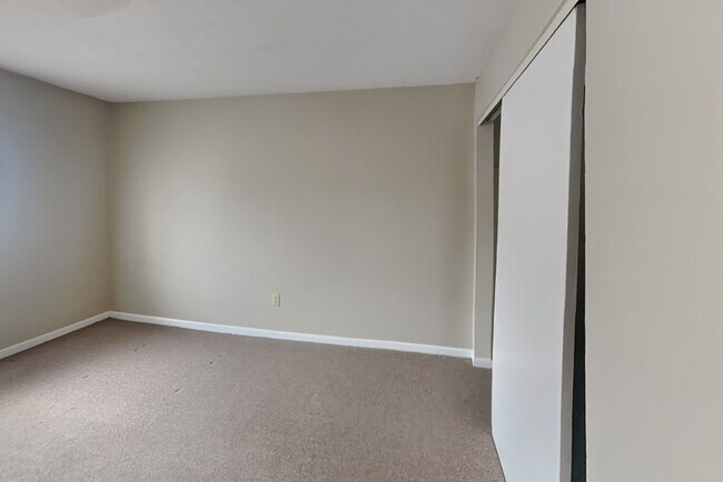 Building Photo - 350 E 12th Ave