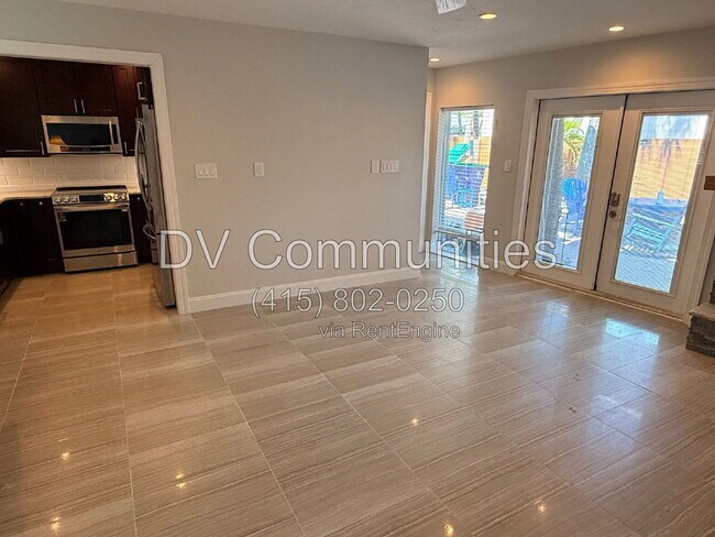 Building Photo - 2802 Pass a Grille Way