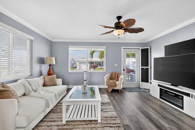 Building Photo - 2010 SW 6th Ave