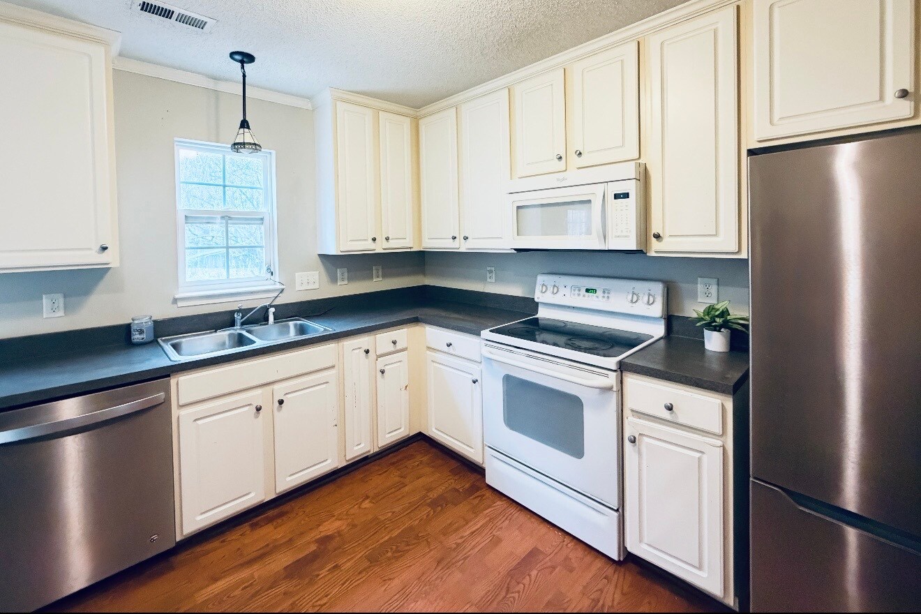 Building Photo - 3630 Sunset Hollow Dr