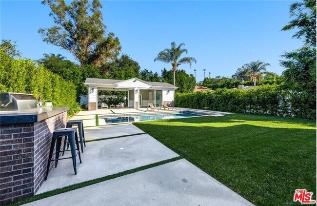 Building Photo - 4710 Noeline Ave