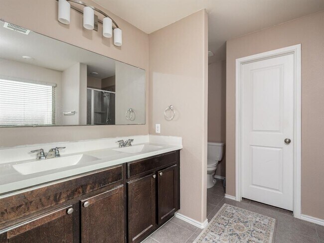 Building Photo - 464 Druse Ln