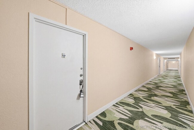 Building Photo - 1000 Parkview Dr
