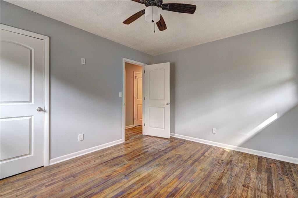 Building Photo - 667 Tara Cir SE