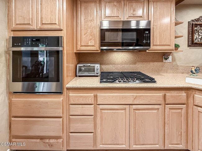 Building Photo - 29717 Strawberry Hill Dr