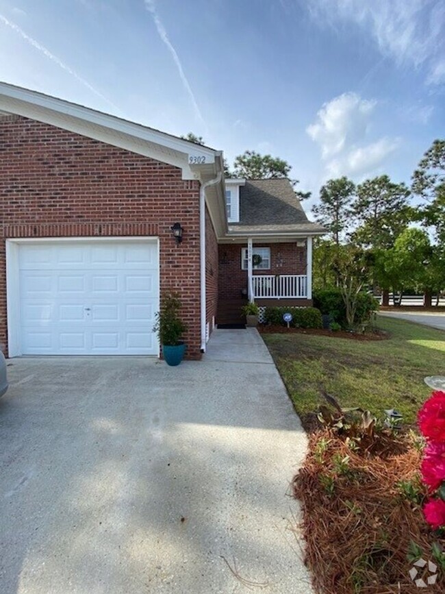 Building Photo - Introducing a stunning townhouse in the de...