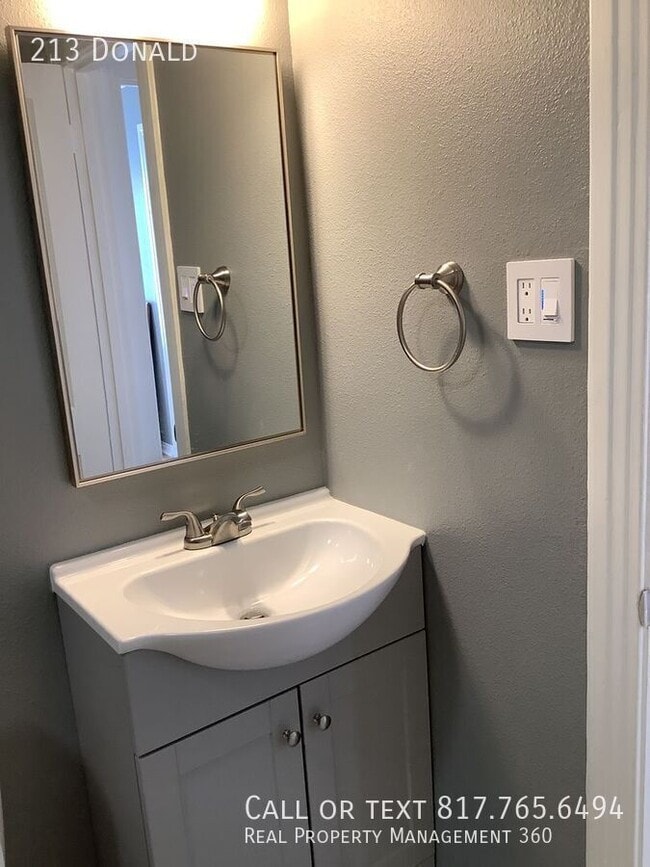 Building Photo - 213 Donald-