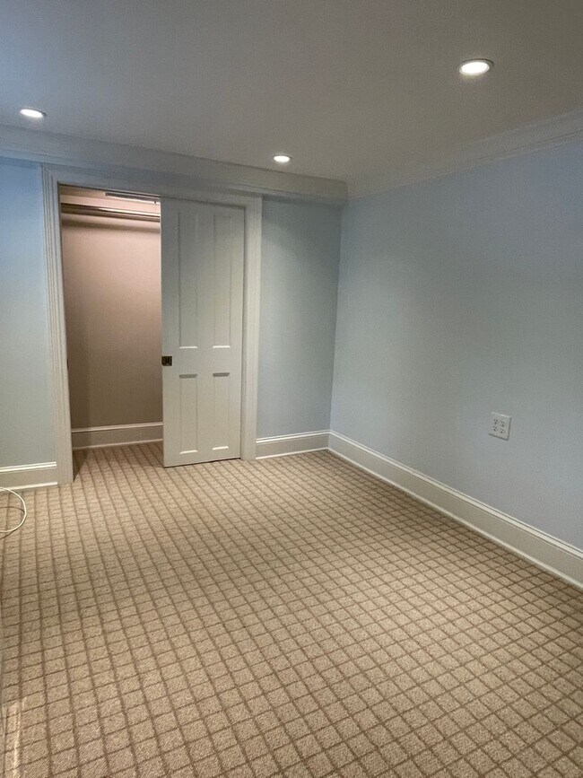 Building Photo - Georgetown Splendor with Garage Parking