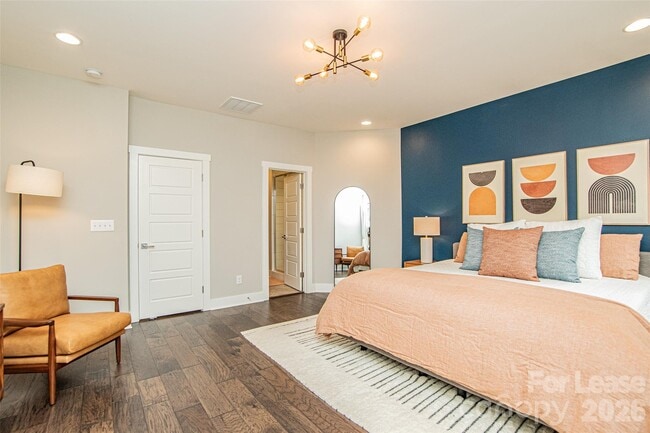 Building Photo - 1134 E 36th St