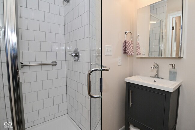 Building Photo - 9477 Aberdare Dr