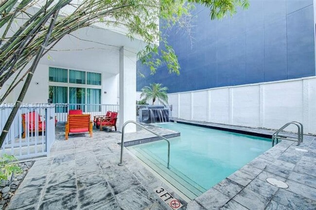 Building Photo - 16400 Collins Ave