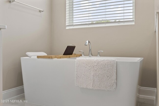 Building Photo - 205 Seaside Vis Ct