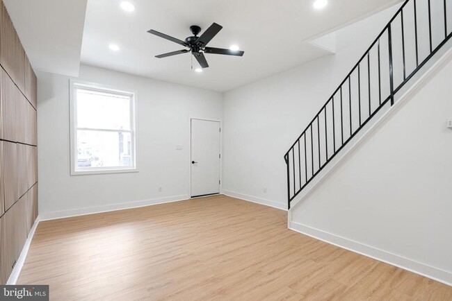 Building Photo - 2117 S Alden St