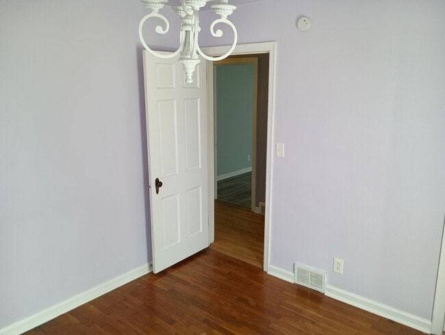Building Photo - 320 S Griffin St