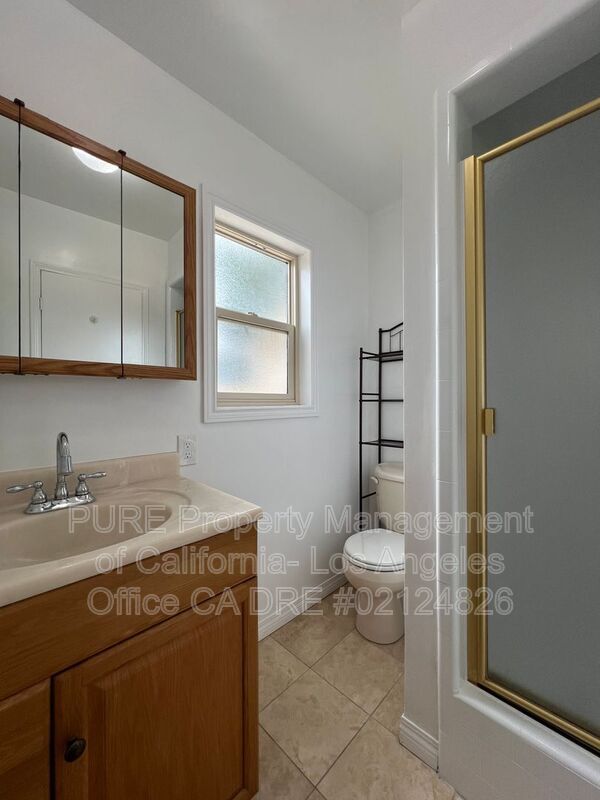 Building Photo - 2667 S Dolphin St