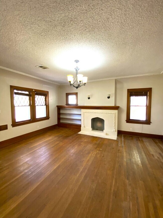Building Photo - 3 BED 1.5 BATH NEAR OU MEDICAL CENTER