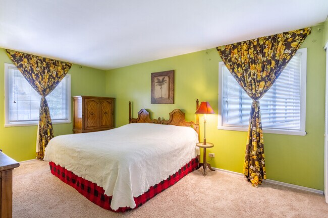 Building Photo - 1126 Tiverton Ct