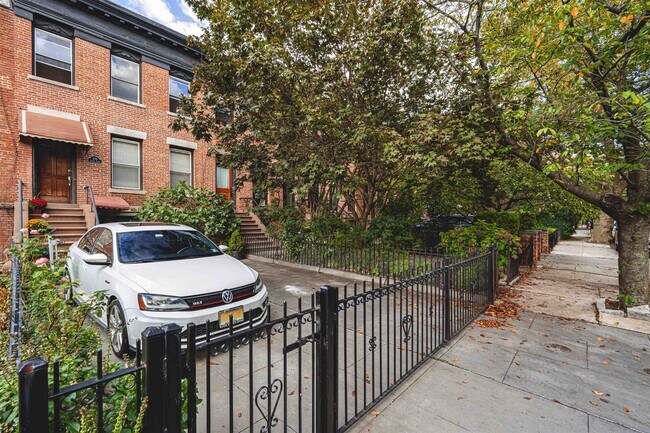 Primary Photo - 276 4th St