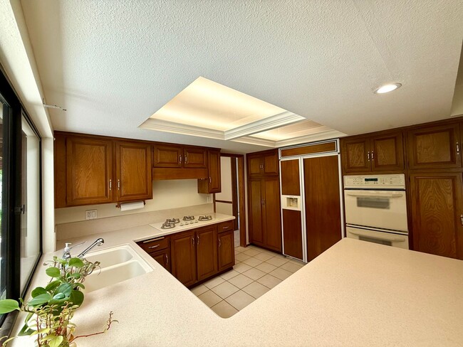 Building Photo - 3 Bedroom Home (PLUS OFFICE SPACE!!) in De...