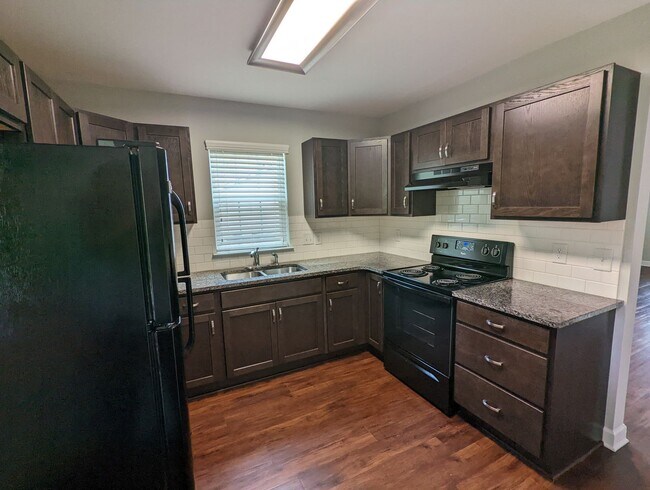 Building Photo - 2BD/2BA-Mooresville- Landscaping Included