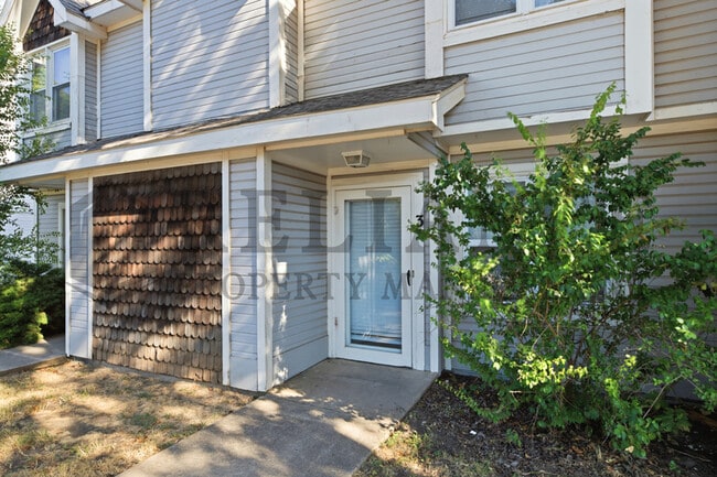 Building Photo - 7206 W Douglas Ave