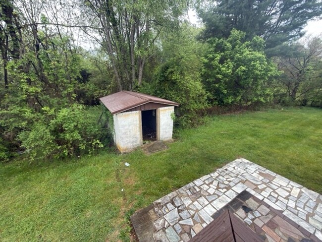 Building Photo - Pulaski, 4BR / 1.5 BA, available now