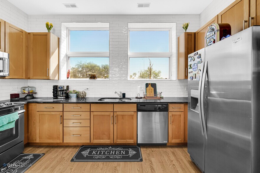 Building Photo - 2828 N Talman Ave