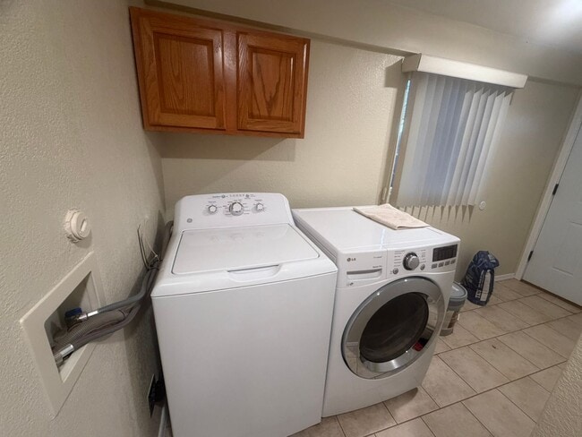 Building Photo - 3 Bed 2 Bath Home