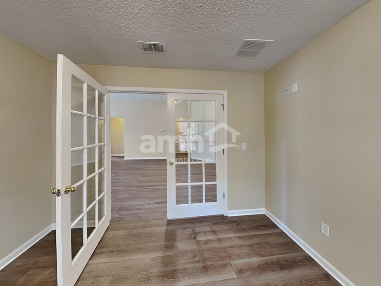 Building Photo - 612 Birchbark Trl